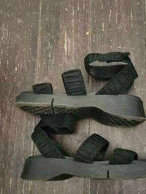 Black Fiona Aerosoles Strappy Platform Sandals Size 8